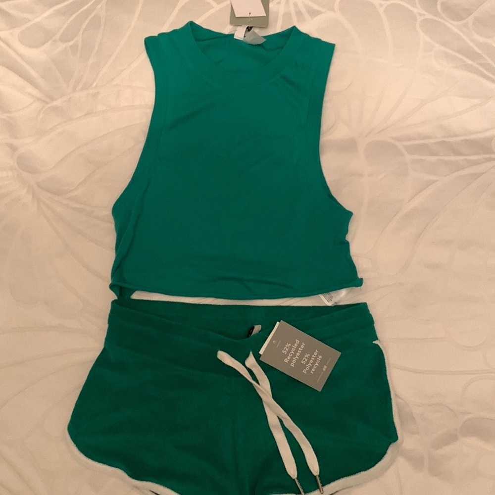 🆕 H&M Green Top & Shorts